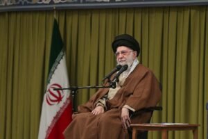 المرشد الأعلى لإيران يسمي ثلاثة خلفاء له بالتسلسل استعدادًا لانتقال سريع للسلطة في حال اغتياله